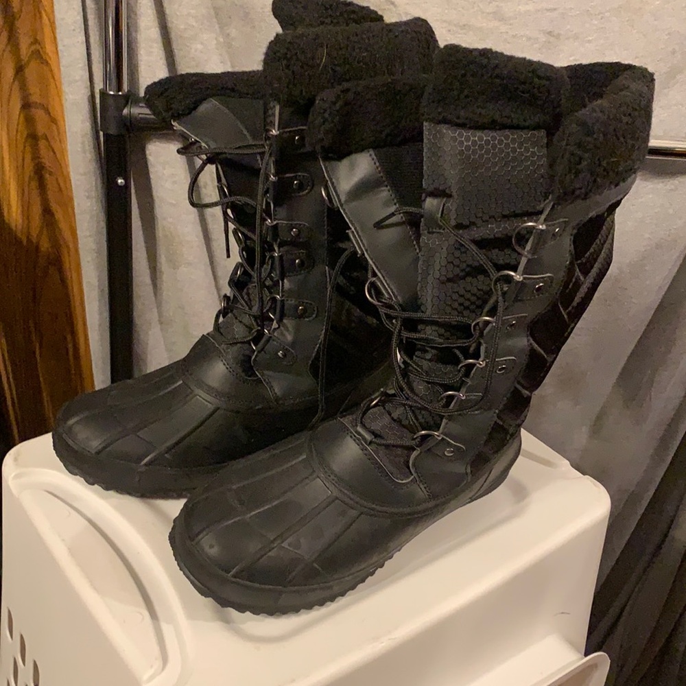 Snow boots